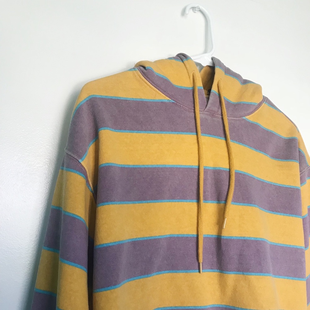 urban outfitters cropped sweatshirt💛